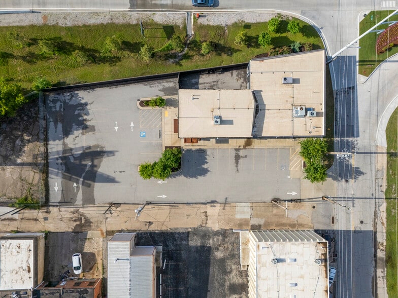 More Photos Of 621 S Kenosha Ave, Tulsa Auto Repair For Sale