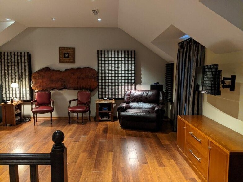 More Photos Of 6353 Ferguson St, Indianapolis Office For Lease