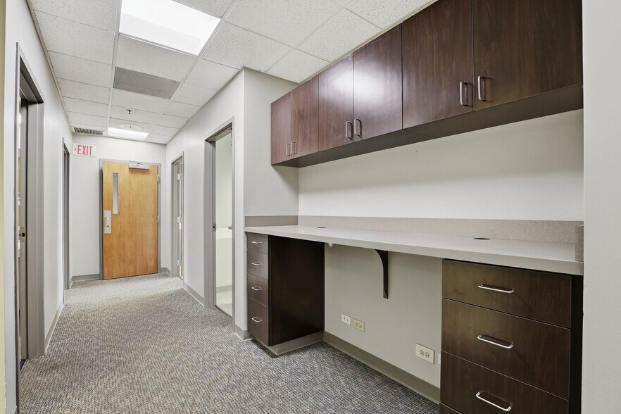 More Photos Of 390 Congress Pky, Crystal Lake Unknown For Lease