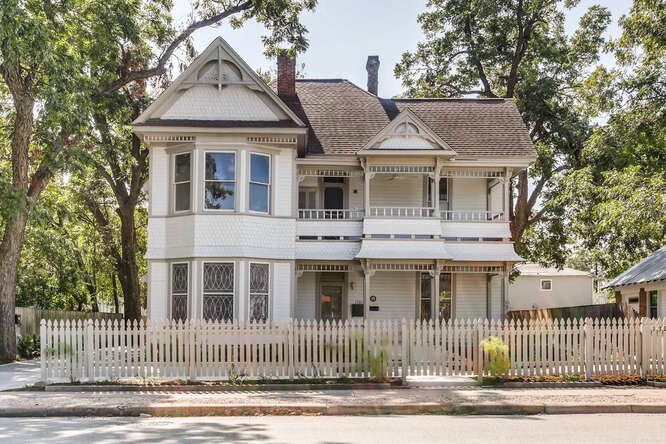 More Photos Of 1301 E Cesar Chavez St, Austin Loft Creative Space For Sale