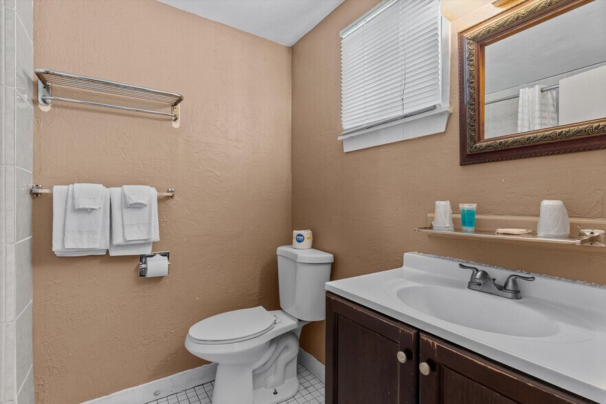 More Photos Of 82 Beach Rd, Salisbury Hospitality For Sale