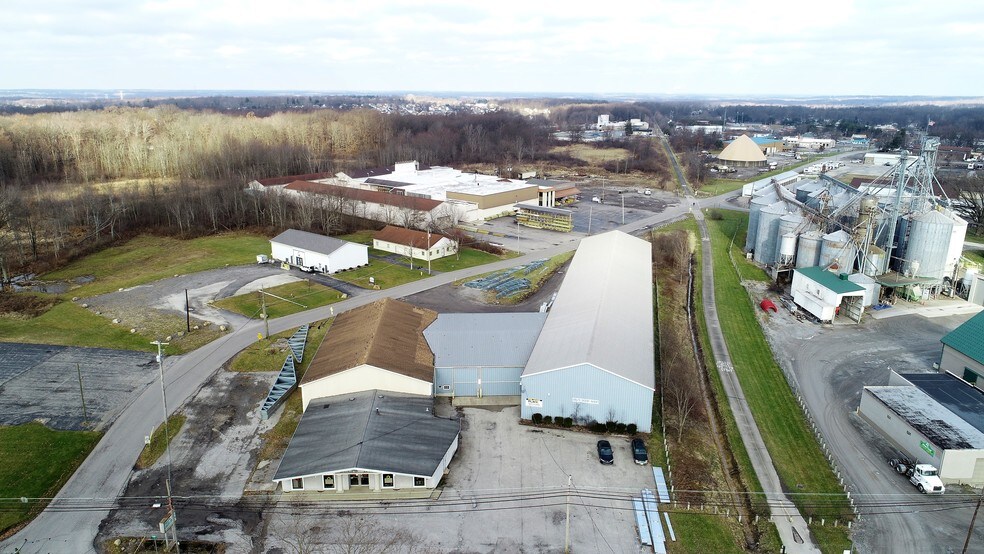 More Photos Of 410 Lisbon St, Canfield Warehouse For Lease