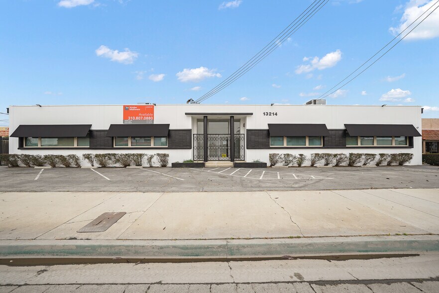More Photos Of 13214 Crenshaw Blvd, Gardena Warehouse For Lease