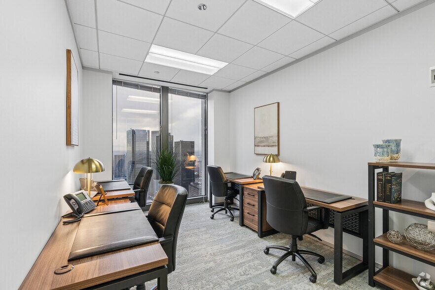 More Photos Of 700 Louisiana St, Houston Coworking Space