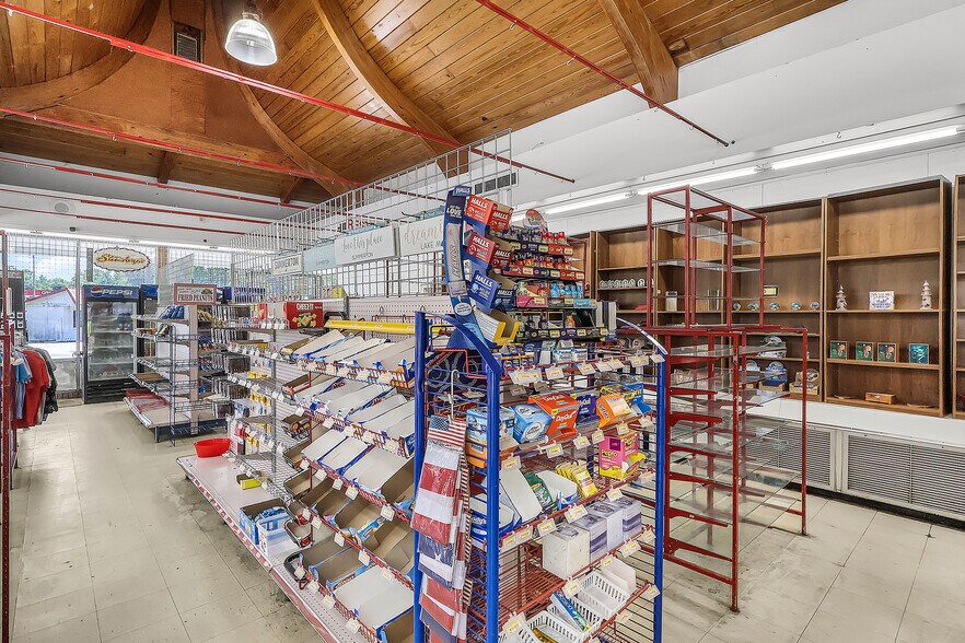 More Photos Of 500 Buff Blvd, Summerton General Retail For Sale