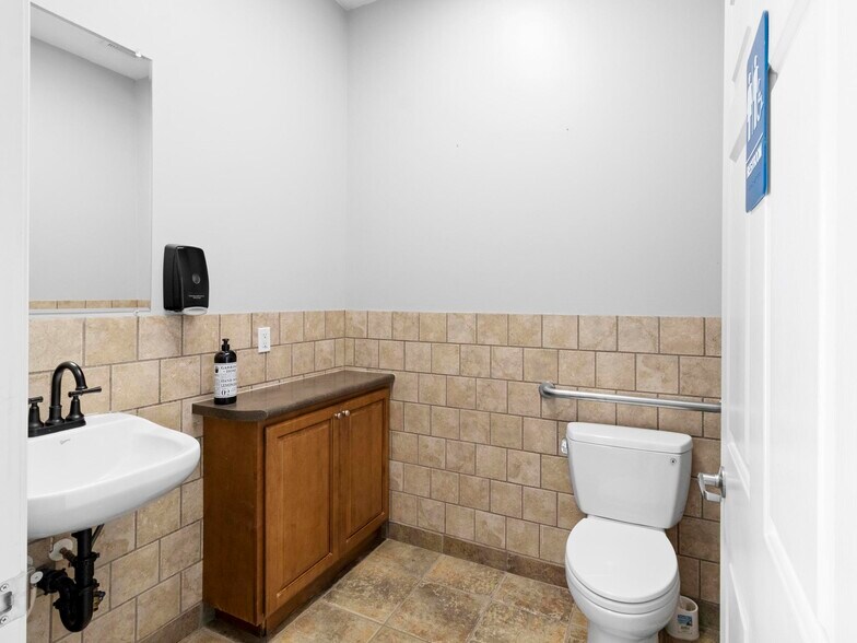 More Photos Of 11576 S State St, Draper Medical For Lease