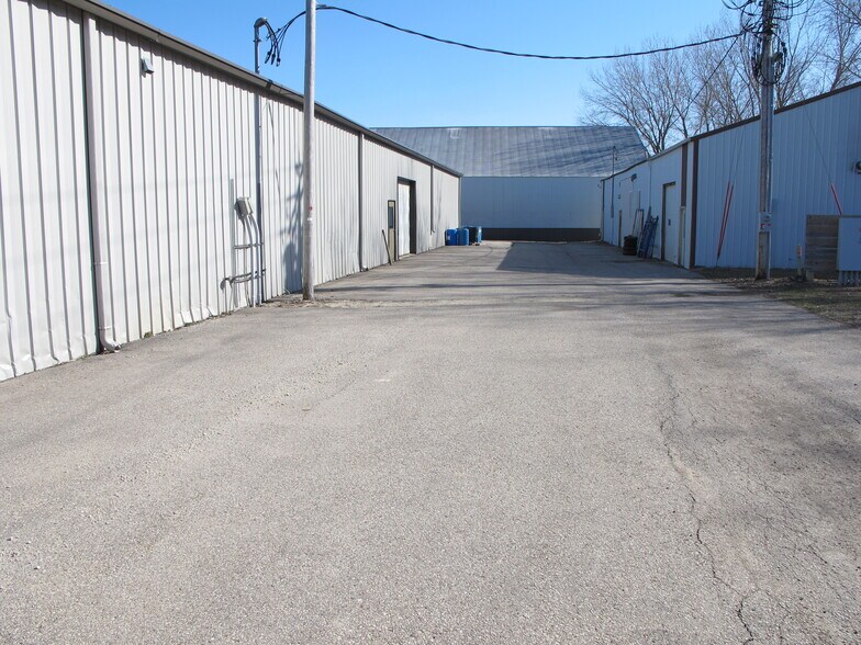 More Photos Of 713 E Main St, Waukon Manufacturing For Sale