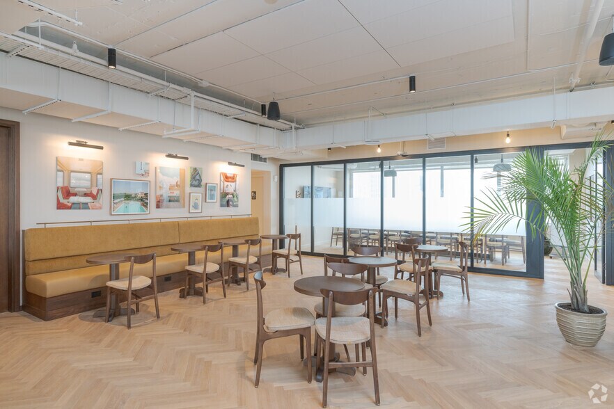 More Photos Of 100 N Biscayne Blvd, Miami Office For Lease