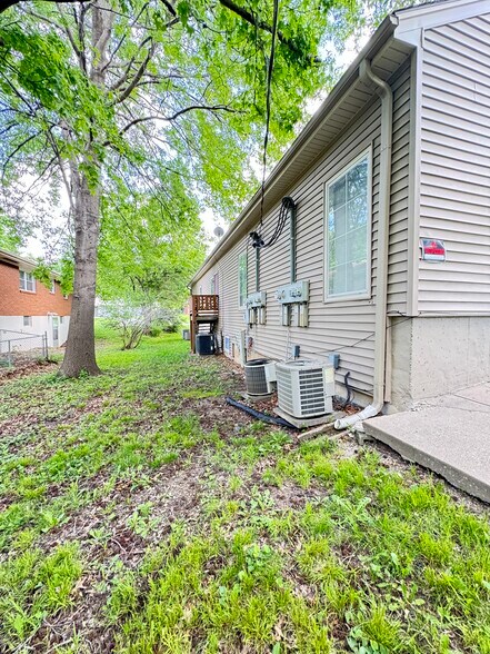 More Photos Of 4380 N Oak Tfwy, Kansas City Loft Creative Space For Sale
