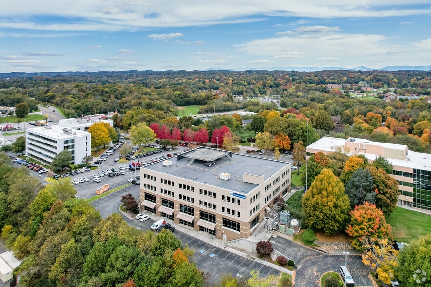 More Photos Of 410 N Cedar Bluff Rd, Knoxville Office For Lease