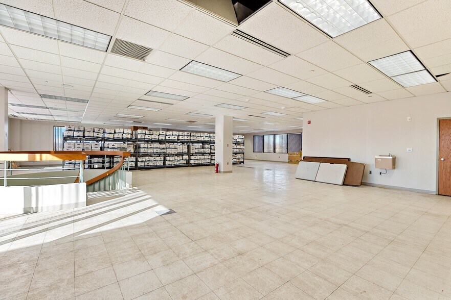 More Photos Of 11 York Ave, West Caldwell Manufacturing For Lease