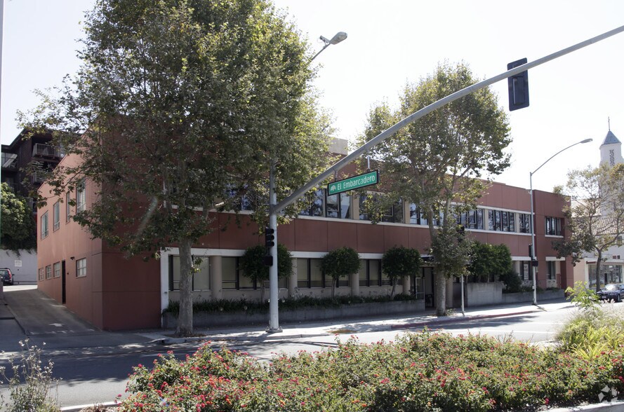 More Photos Of 2900 Lakeshore Ave, Oakland Coworking Space