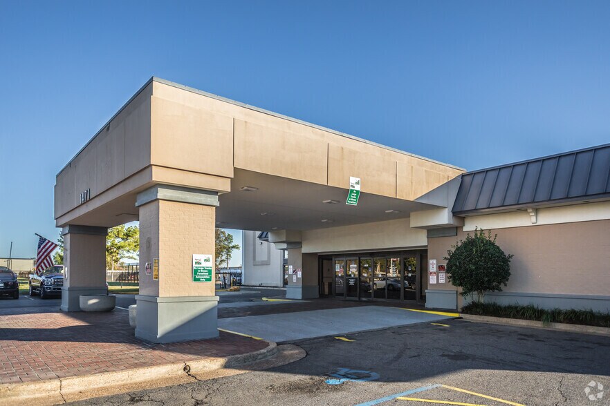 More Photos Of 1471 E Brooks Rd, Memphis Hotel For Sale