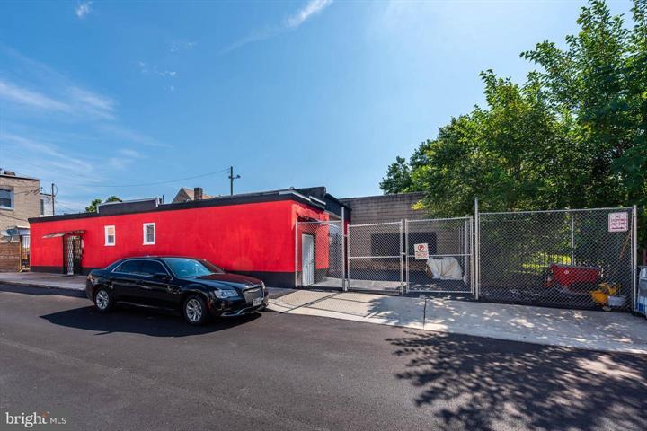 Primary Photo Of 625 N Streeper St, Baltimore Light Distribution For Sale