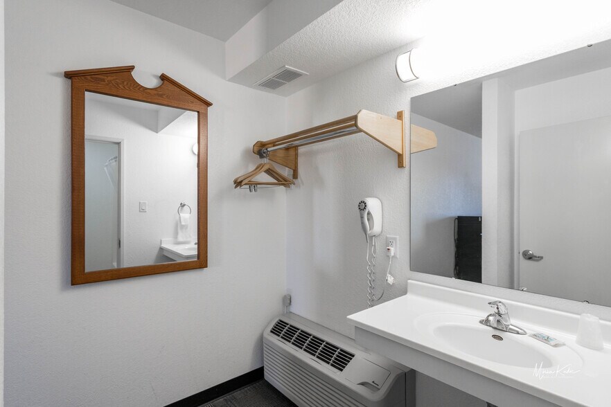 More Photos Of 203 SW 7th St, Stuart Hotel For Sale