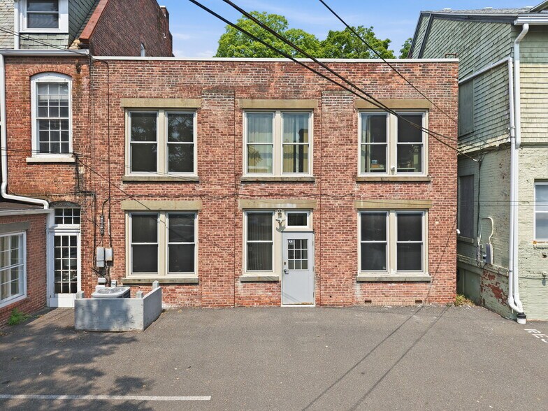 More Photos Of 44 Main St, Kingston Office For Lease