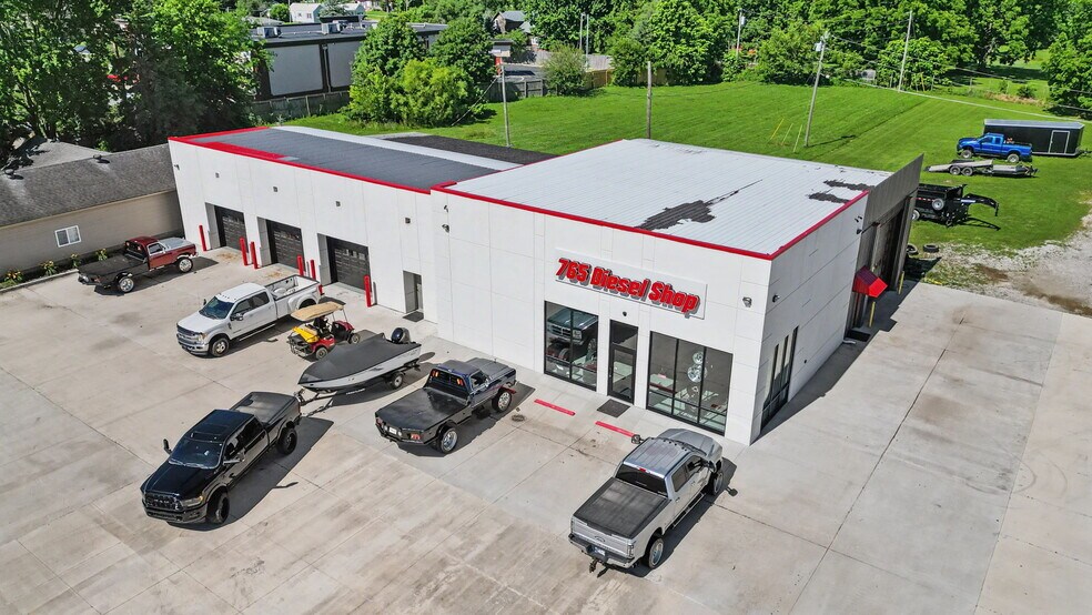 Primary Photo Of 212 N Lincoln Rd, Rockville General Retail For Sale