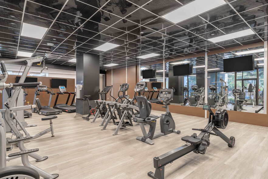 More Photos Of 4835 Lyndon B Johnson Fwy, Dallas Office For Lease