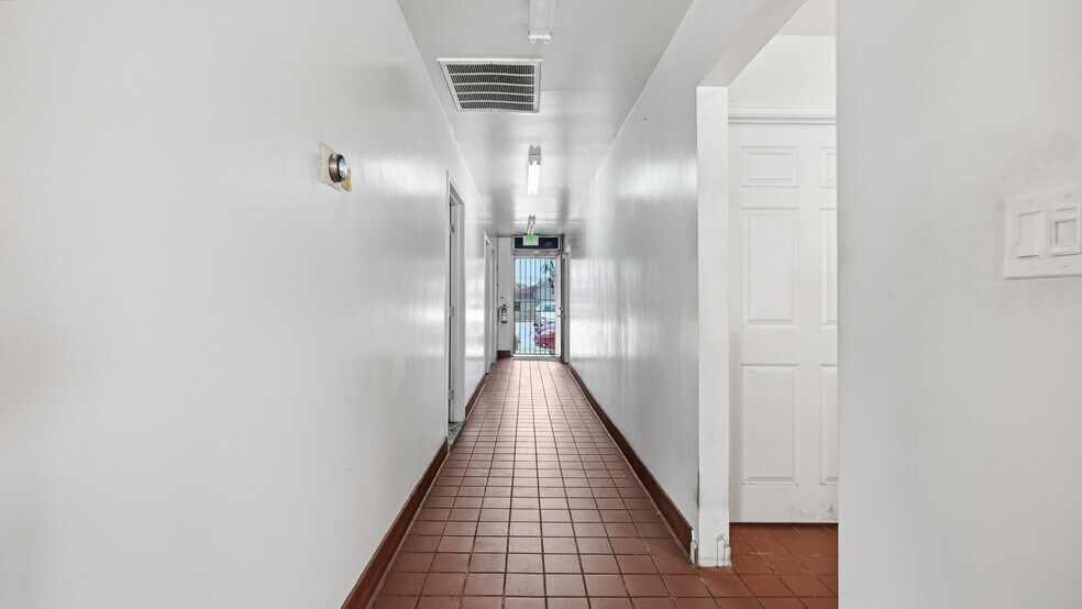 More Photos Of 10300 S Inglewood Ave, Inglewood Freestanding For Sale