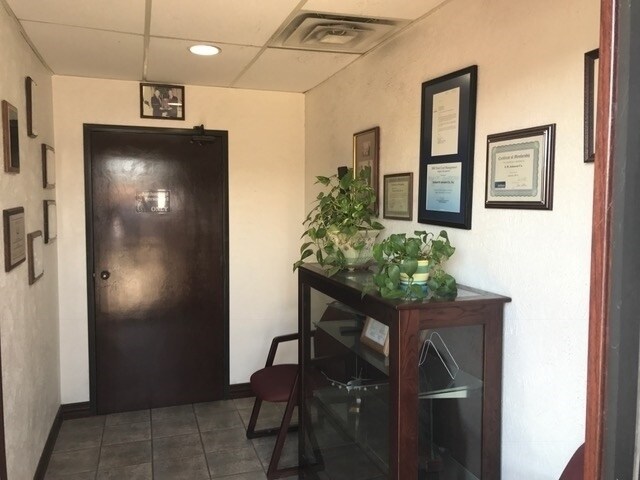 More Photos Of 1495 N Kealy St, Lewisville Distribution For Lease