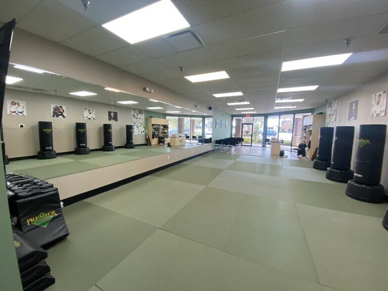 More Photos Of 13801-13847 Walsingham Rd, Largo General Retail For Lease