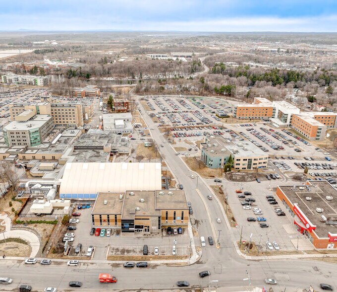 More Photos Of 256 Rue De Montigny, Saint-Jérôme General Retail For Lease