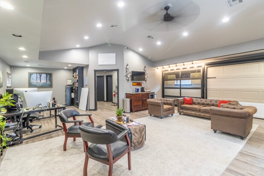 More Photos Of 2320 Beverly Hills St, Norman Warehouse For Sale