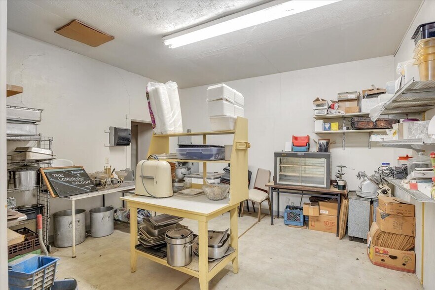 More Photos Of 18387 Chestnut Ave, Tuolumne Restaurant For Sale