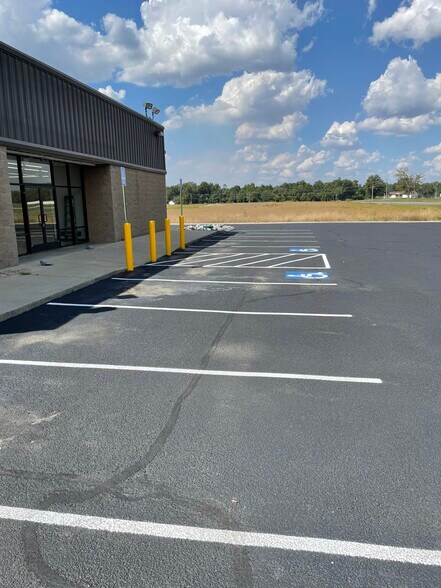 More Photos Of 2735 Moscow Ave, Hickman Freestanding For Lease