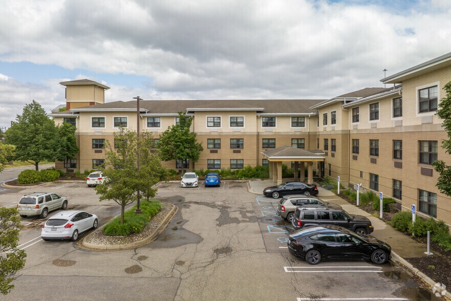 More Photos Of 26250 American Dr, Southfield Hotel For Sale