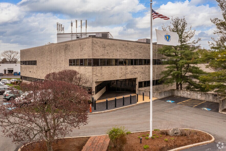 More Photos Of 15 Commonwealth Ave, Woburn Office For Lease