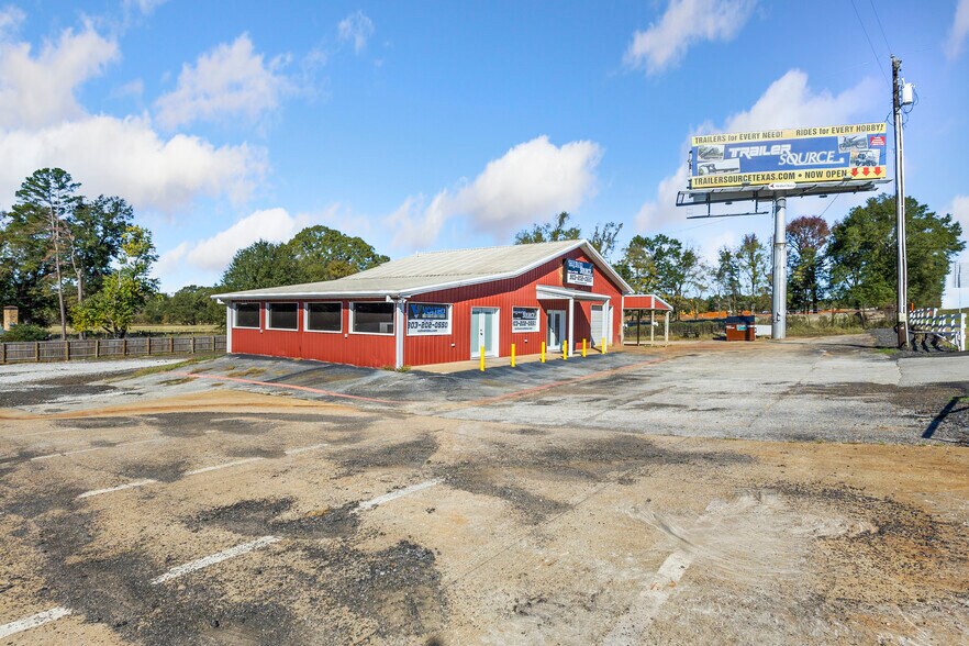 More Photos Of 17490 US Highway 69 S, Tyler Showroom For Sale