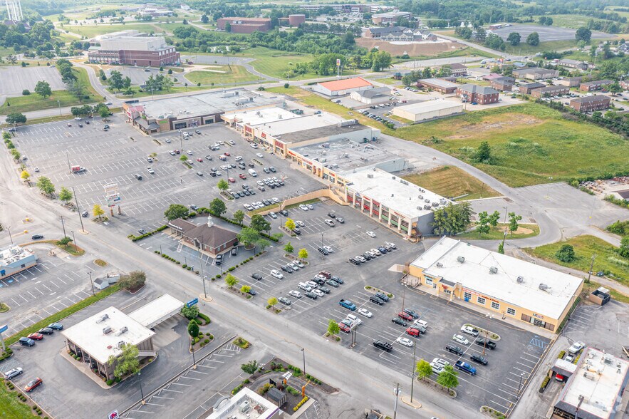 More Photos Of 616-690 University Shopping Ctr, Richmond General Retail For Lease
