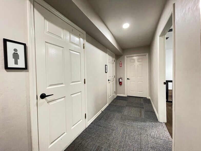 More Photos Of 6208 NW 43rd St, Gainesville Office For Lease