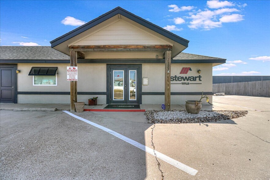 More Photos Of 121 Cut Off Rd, Port Aransas Office For Sale