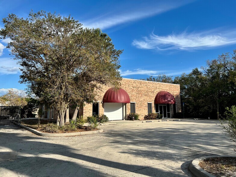 More Photos Of 1474 Rail Head Blvd, Naples Office For Lease