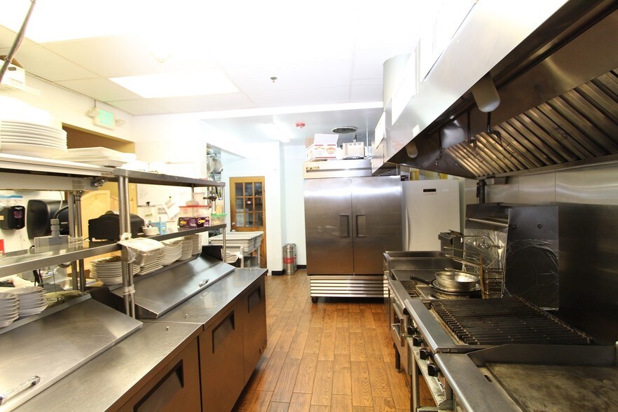 More Photos Of 7707-7711 SE 27th St, Mercer Island General Retail For Lease
