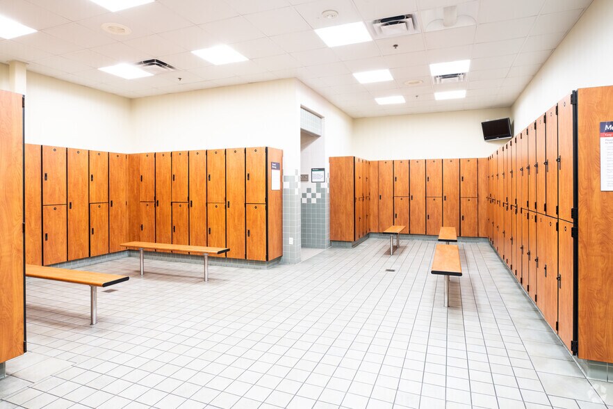 More Photos Of 12400 N Interstate 35, Austin Veterinarian Kennel For Sale