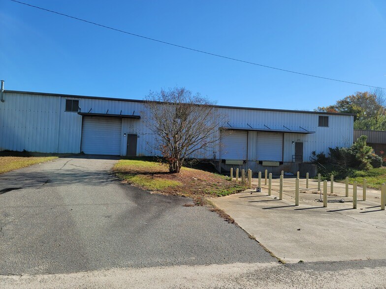 More Photos Of 148 Industrial Park Dr, Rockingham Warehouse For Sale