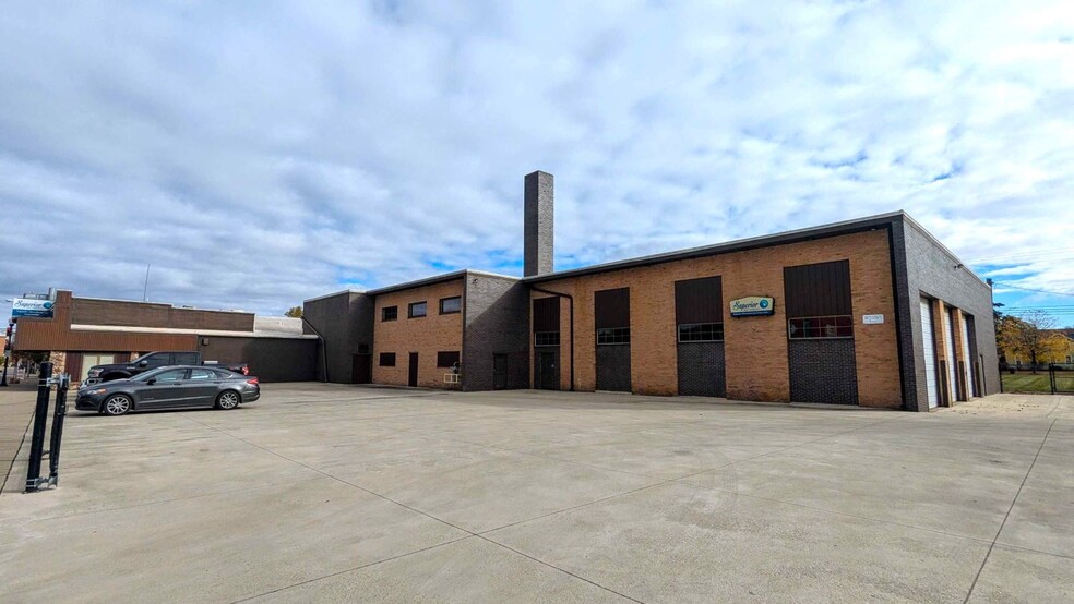 Primary Photo Of 2015 S Calhoun St, Fort Wayne Light Manufacturing For Sale