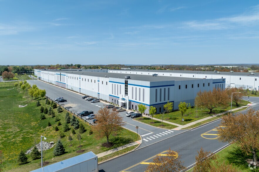 More Photos Of 3863 Courtney St, Bethlehem Light Distribution For Lease