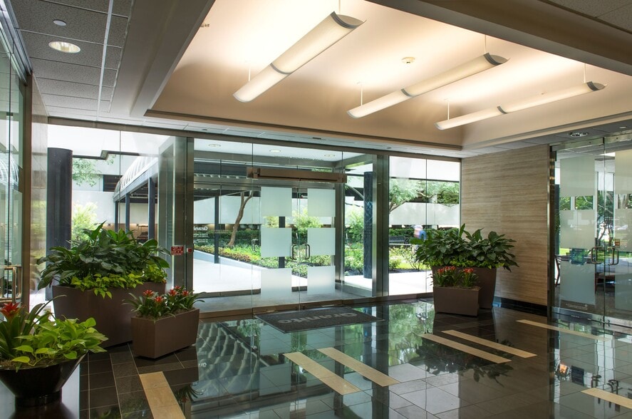 More Photos Of 13430 Northwest Fwy, Houston Office For Lease