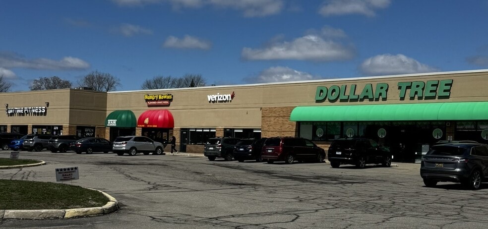 More Photos Of 3198-3280 Gratiot Ave, Marysville Freestanding For Lease