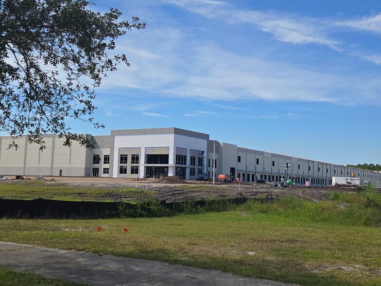 More Photos Of 5550 POW-MIA Memorial Pkwy, Jacksonville Distribution For Lease