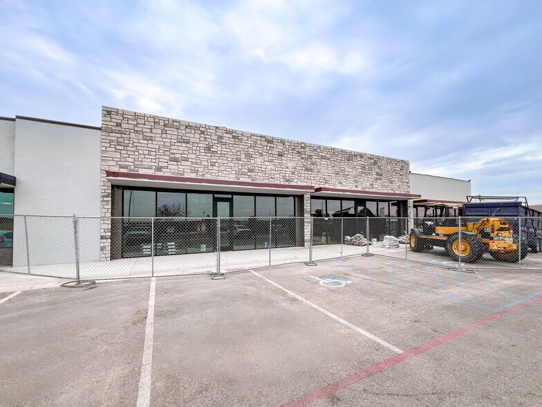 More Photos Of 900 E Florida Ave, Midland Storefront For Lease