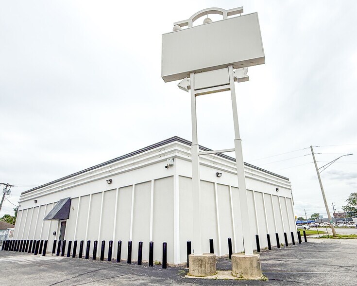 More Photos Of 8501 E Pendleton Pike, Indianapolis Freestanding For Lease