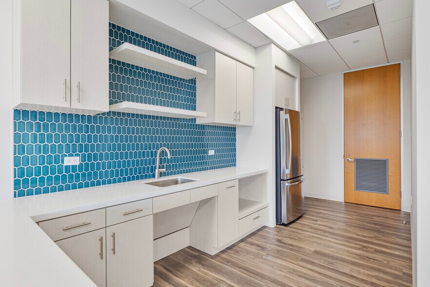 More Photos Of 6002 Rogerdale Rd, Houston Office For Lease