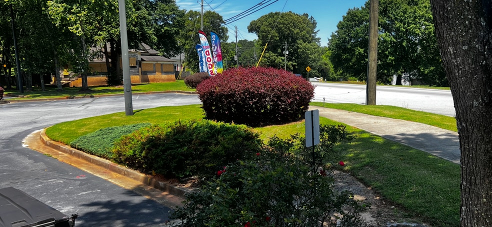 More Photos Of 1879 Stone Mountain Lithonia Rd, Lithonia Storefront Retail Office For Lease