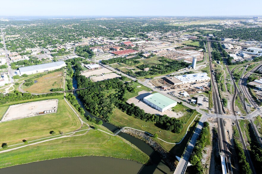 More Photos Of 1100 NE 23rd St, Fort Worth Warehouse For Lease