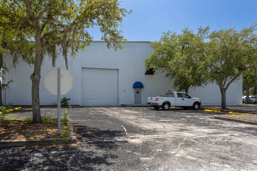 More Photos Of 310 Cypress Rd, Ocala Manufacturing For Sale